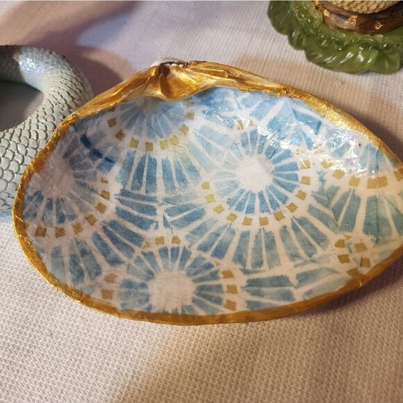 DECOUPAGE BLUE CIRCLES CLAM SHELL - Picture 8 of 11